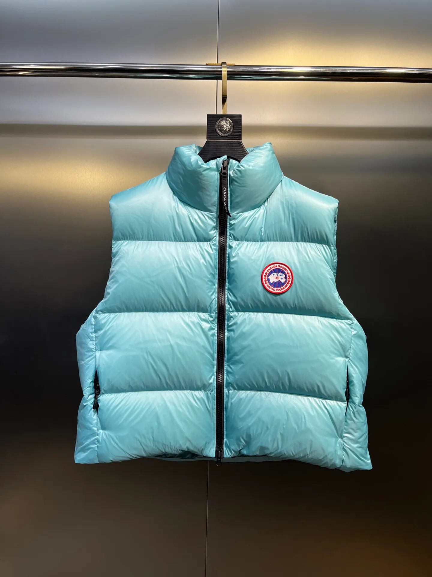 P540 🇨🇦Canada Goose""🇨🇦🌟 Canada Goose Puff Down Vest has always been recognized as the warmest down jacket. Various Instagram celebrities, Internet celebrities, and celebrities often wear it for street photos. I make Canada Goose every year, but I still can't get rid of my love for it. No matter how cold the days are, there is no need to be afraid, because there is! Filled with 90% white duck down, it is the legendary warmest down jacket and is known as a must-have for Arctic outdoor sports! The most popular down jacket in the world, celebrities are rushing to buy it, it is a must-have!  size：xs-xxl